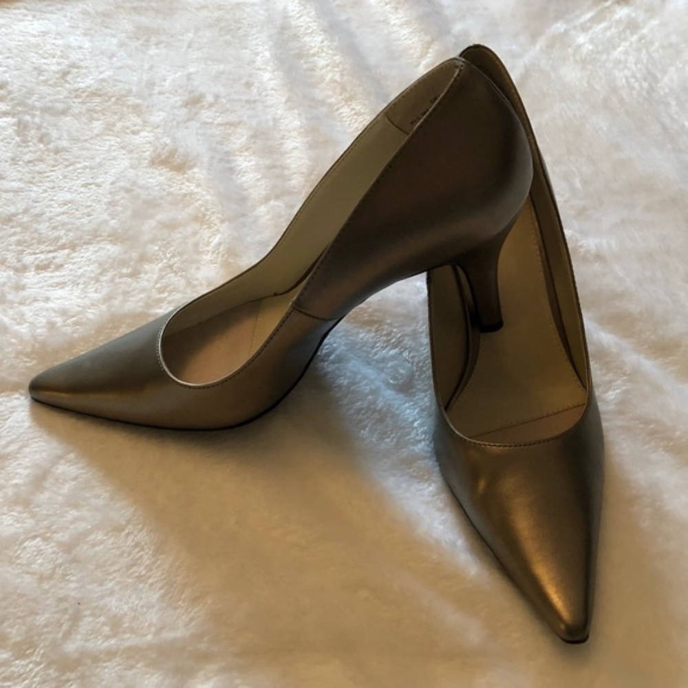 NWOB Cabrizi Metallic Gold Delilah Pumps